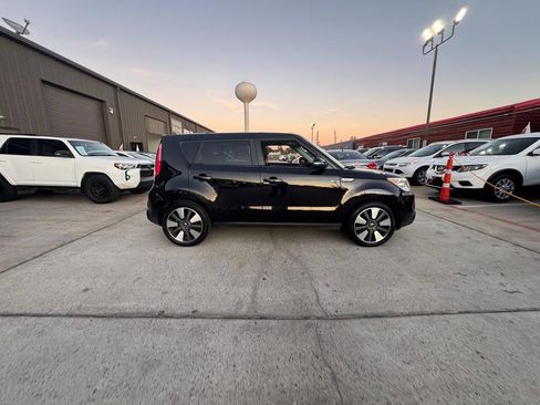 Used 2014 Kia Soul ! image 2
