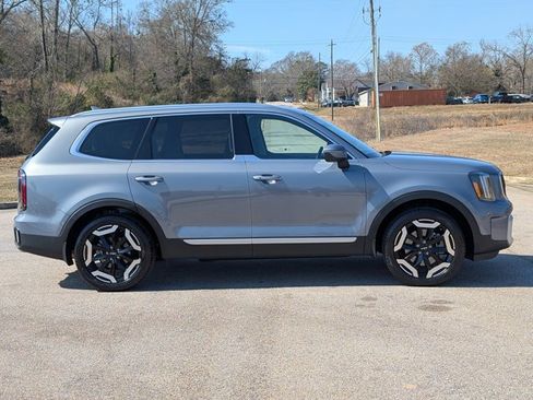 Used 2024 Kia Telluride EX w/ EX Captain's Chair Package image 6