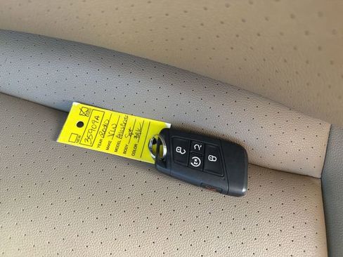 Used 2020 Volkswagen Atlas Cross Sport SE w/ Panoramic Sunroof Package image 35