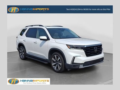 Used 2025 Honda Pilot Touring image 1