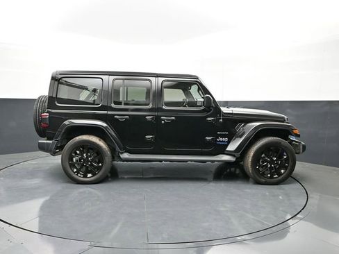 Used 2022 Jeep Wrangler Unlimited Sahara w/ Cold Weather Group AWD/4WD image 5
