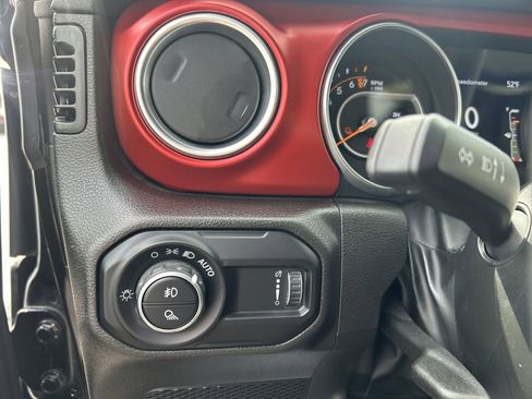 Used 2023 Jeep Gladiator Rubicon w/ LED Lighting Group AWD/4WD image 19