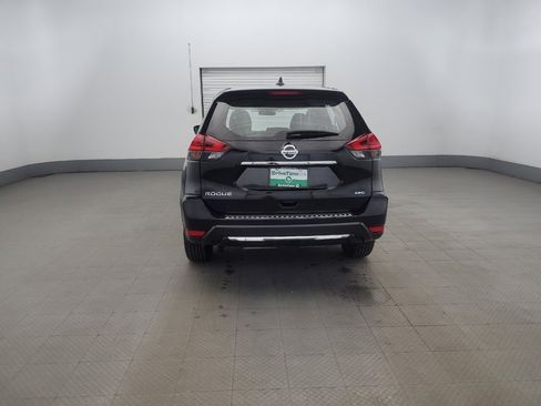 Used 2017 Nissan Rogue S image 6