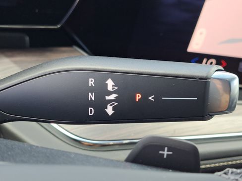 New 2025 Chevrolet Suburban Premier image 17