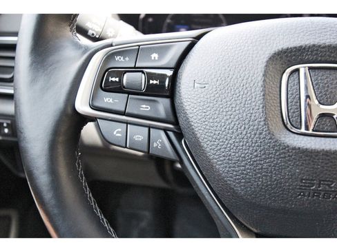 Used 2018 Honda Accord Touring image 19