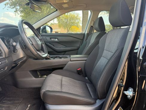 Used 2025 Nissan Rogue SV FWD image 24