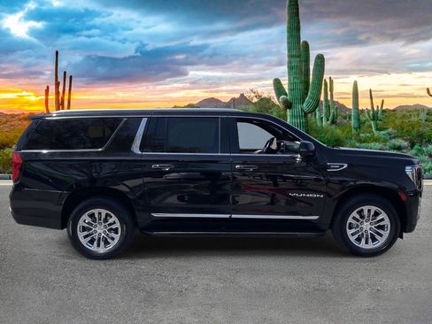 Used 2021 GMC Yukon XL SLT w/ SLT Luxury Package RWD image 2