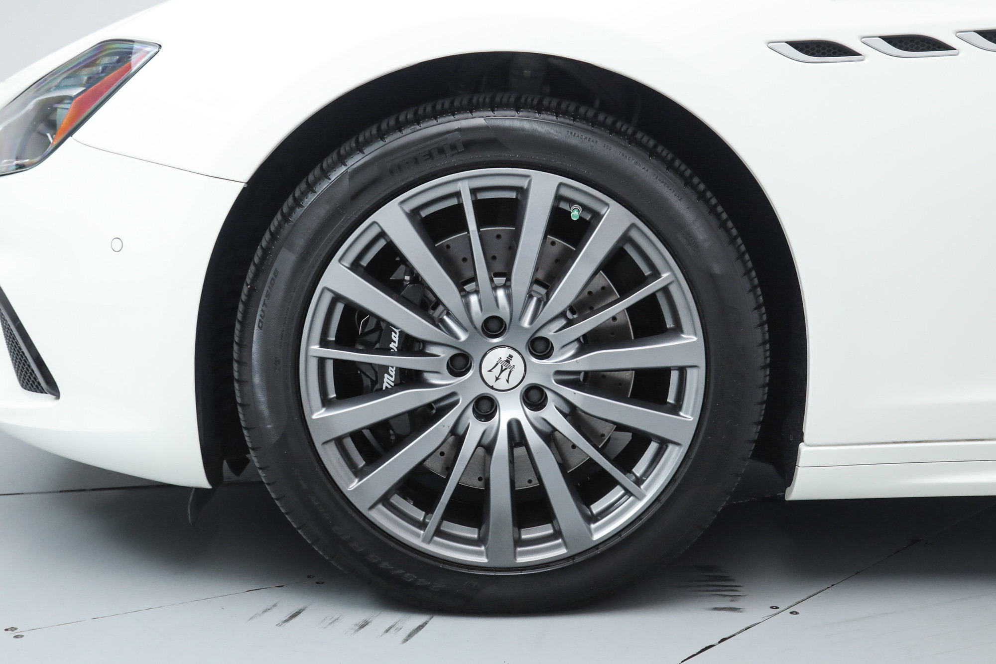 Certified 2023 Maserati Ghibli Modena RWD image 31