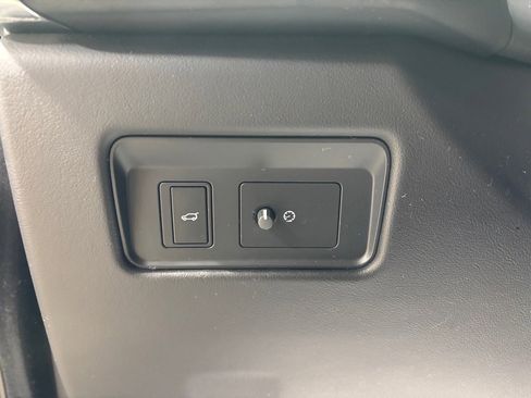 Used 2023 Jaguar F-PACE S image 21