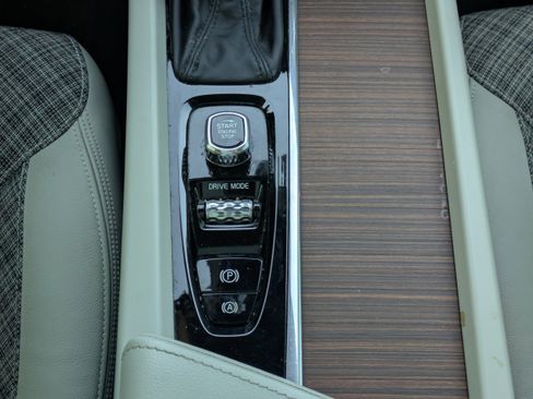 Used 2020 Volvo V60 T5 Momentum w/ Protection Package Premier image 27