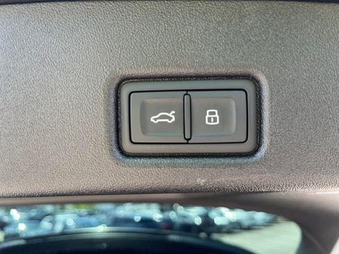 Used 2025 Audi SQ5 Prestige AWD/4WD image 35