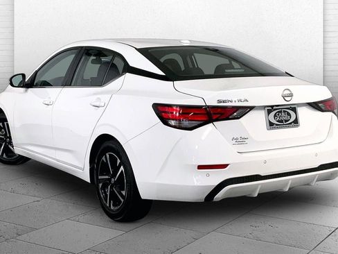 Used 2025 Nissan Sentra SV FWD image 11