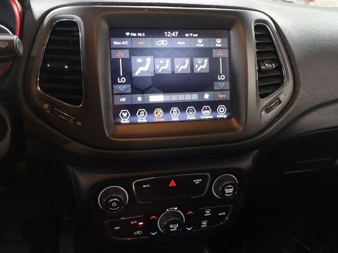 Used 2020 Jeep Compass Trailhawk AWD/4WD image 39