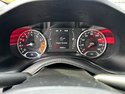 Used 2023 Jeep Renegade Latitude AWD/4WD image 17