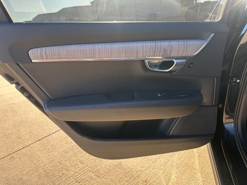 Used 2024 Volvo S90 B6 Plus image 28