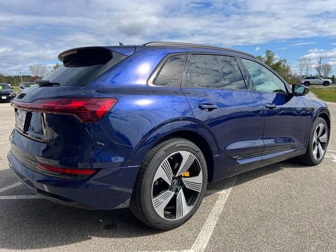 Used 2022 Audi e-tron Premium Plus AWD/4WD image 6