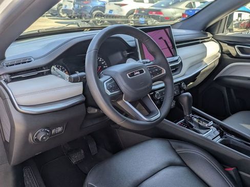 Used 2025 Jeep Compass Limited image 29