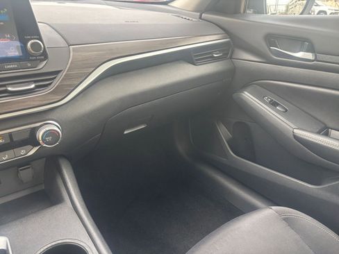 Used 2025 Nissan Altima 2.5 SV image 35