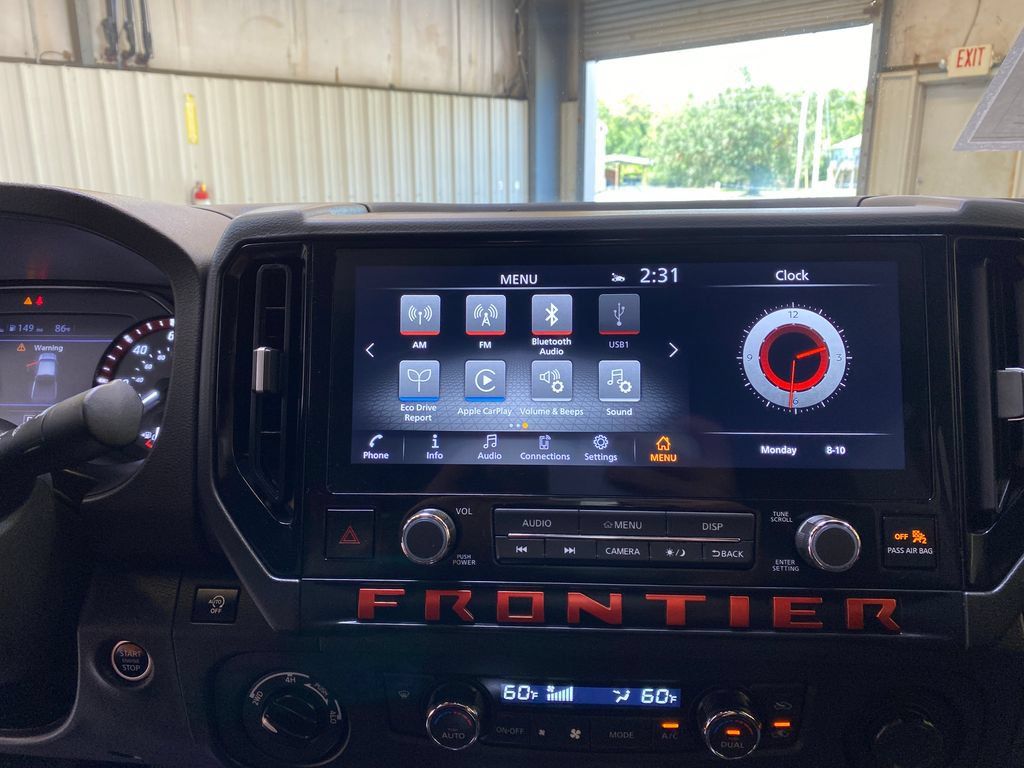 Used 2025 Nissan Frontier PRO-4X AWD/4WD image 39