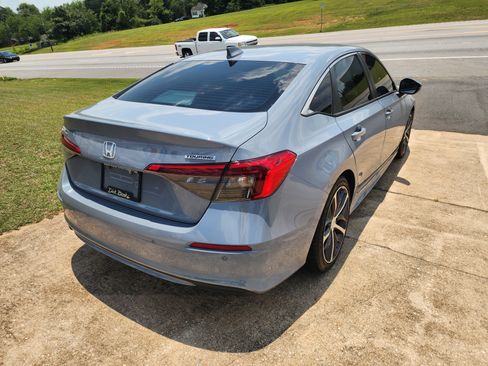 Used 2022 Honda Civic Touring image 6