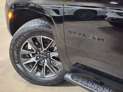 Used 2023 Chevrolet Suburban Z71 w/ Luxury Package image 23