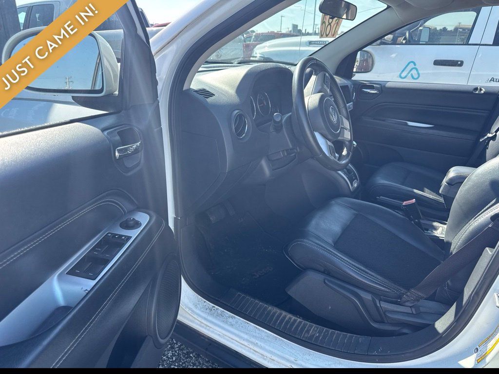 Used 2015 Jeep Compass Latitude AWD/4WD image 5