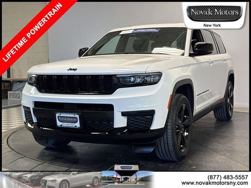 Used 2023 Jeep Grand Cherokee L Laredo image 4