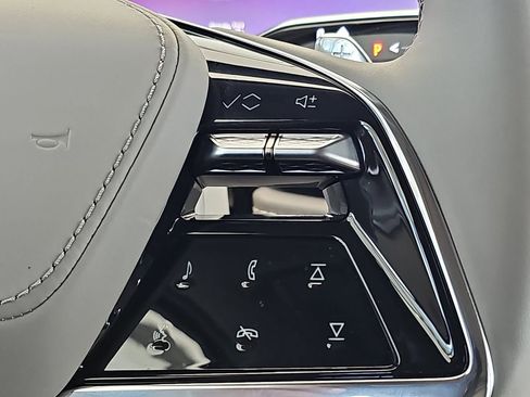 Used 2026 Cadillac Escalade Platinum Sport w/ LPO, ONYX Package AWD/4WD image 19