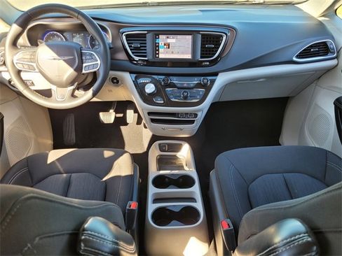 Used 2023 Chrysler Voyager LX image 14