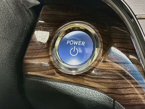 Used 2013 Toyota Avalon Limited FWD image 21