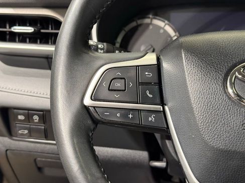 Used 2023 Toyota Highlander XLE FWD image 26