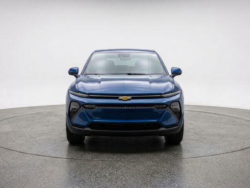 Used 2025 Chevrolet Equinox LT image 2