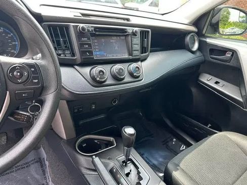 Used 2018 Toyota RAV4 LE FWD image 10