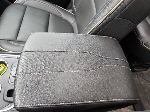 Used 2022 Chevrolet Traverse Premier AWD/4WD image 19