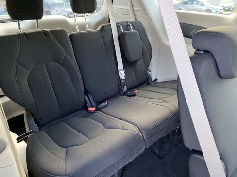 Used 2019 Chrysler Pacifica LX image 22