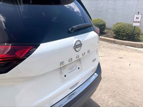 Certified 2023 Nissan Rogue SV FWD image 10