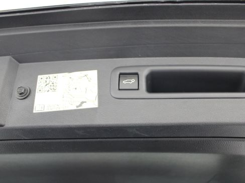 Used 2024 Toyota Highlander XLE AWD/4WD image 24