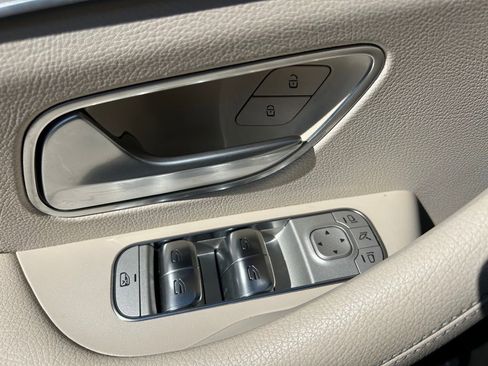 Used 2025 Mercedes-Benz GLS 450 4MATIC image 64