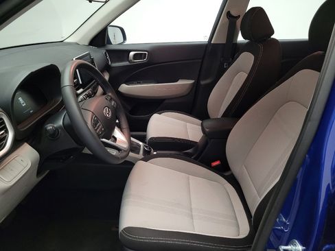 Used 2025 Hyundai Venue SEL image 17