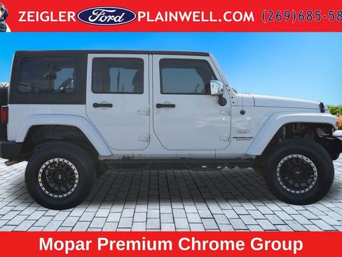 Used 2012 Jeep Wrangler Unlimited Sahara w/ Dual Top Group AWD/4WD image 6