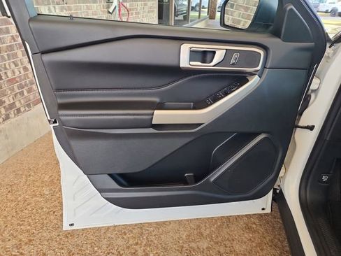 Used 2023 Ford Explorer XLT w/ Equipment Group 202A image 9