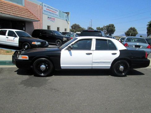 Used 2011 Ford Crown Victoria Police Interceptor w/ Radio Suppression Pkg image 2