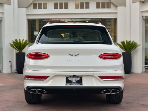 Used 2023 Bentley Bentayga AWD/4WD image 7
