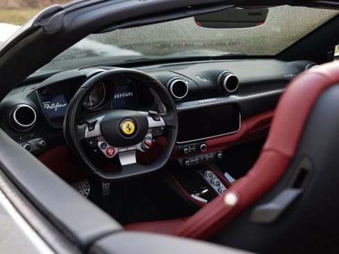 Used 2019 Ferrari Portofino image 4