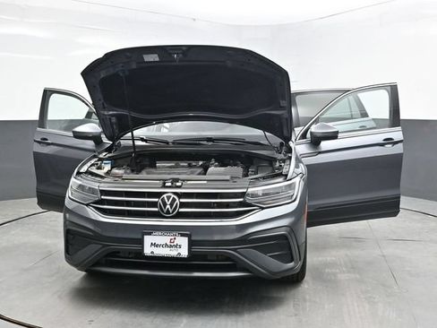 Used 2022 Volkswagen Tiguan SE w/ Panoramic Sunroof Package AWD/4WD image 35