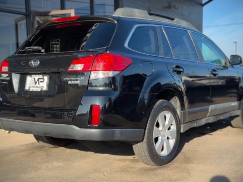 Used 2011 Subaru Outback 2.5i Premium image 2