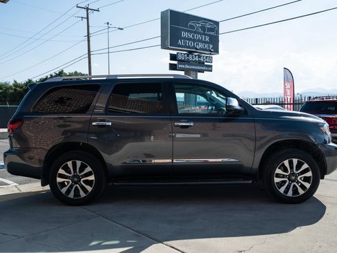 Used 2019 Toyota Sequoia Limited w/ Safety & Convenience Package AWD/4WD image 11