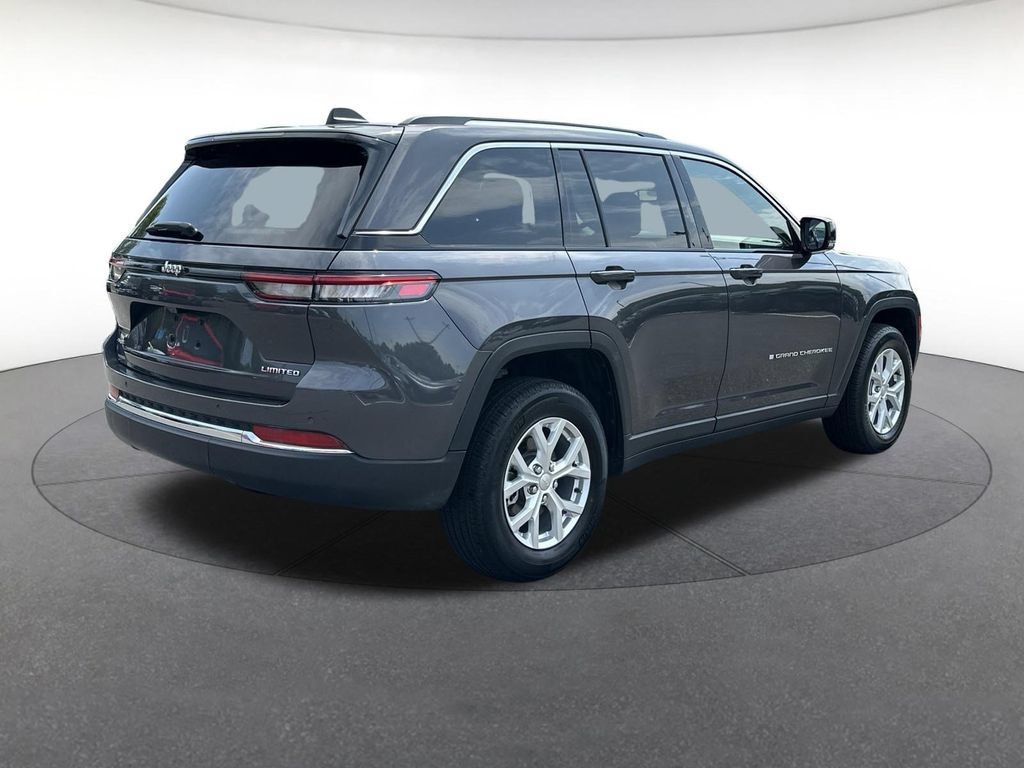 Used 2023 Jeep Grand Cherokee Limited AWD/4WD image 6