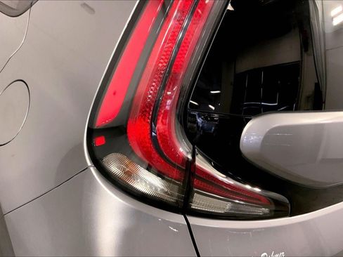 Used 2025 Kia Soul LX w/ LX Technology Package FWD image 27