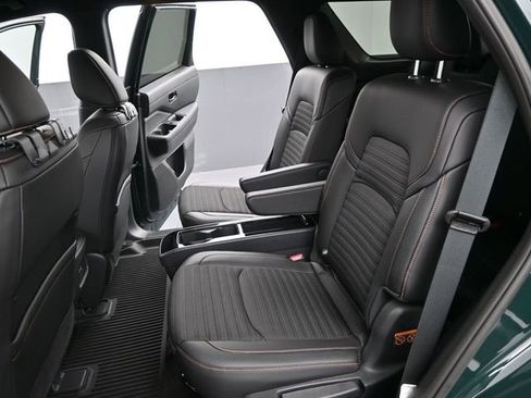 Used 2025 Nissan Pathfinder Rock Creek image 13